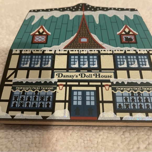 Danay's Doll House Decorative Box - Picture 4 of 7